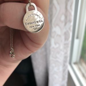 Return To Tiffany round pendant with chain